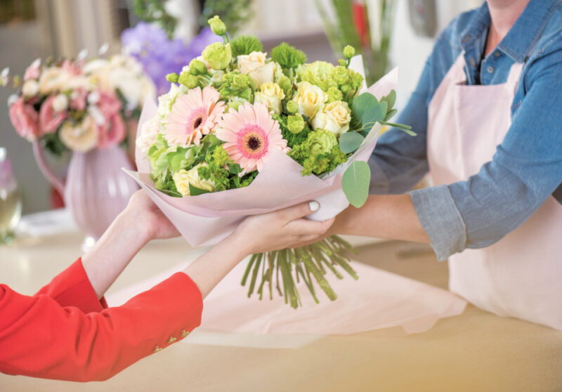 Как правильно выбрать цветы и способ доставки в интернет-магазине