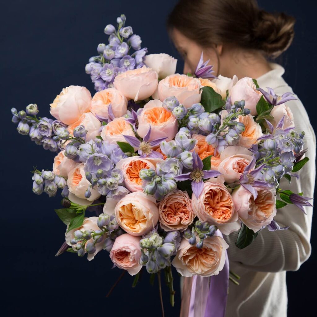 Как выбрать красивый букет в салоне цветов: правильное сочетание цветов